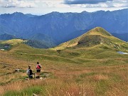 68 Dalla Bocchetta Triomen ci abbassiamo al Monte Avaro